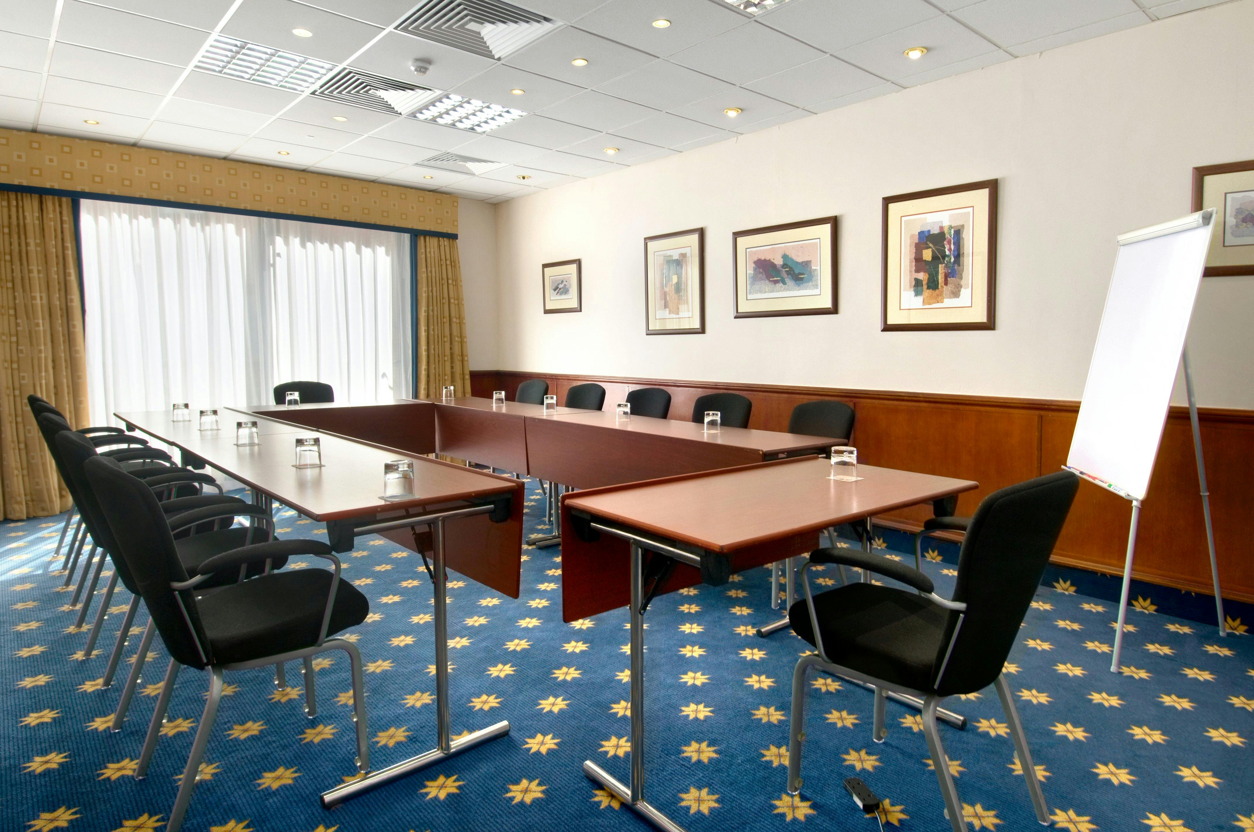 Shannon Boardroom at Hilton Manchester Airport, ideal for professional meetings and events.