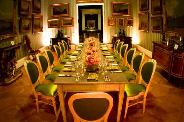 Elegant dining table in The Wallace Collection's Courtyard for upscale events.