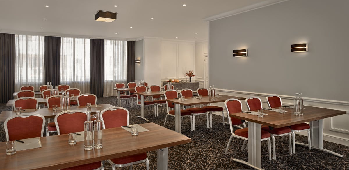 St James Suite meeting room at The Cavendish London, ideal for corporate workshops.