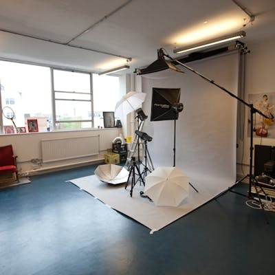 Photography studio setup with softboxes for event shoots and social media coverage.