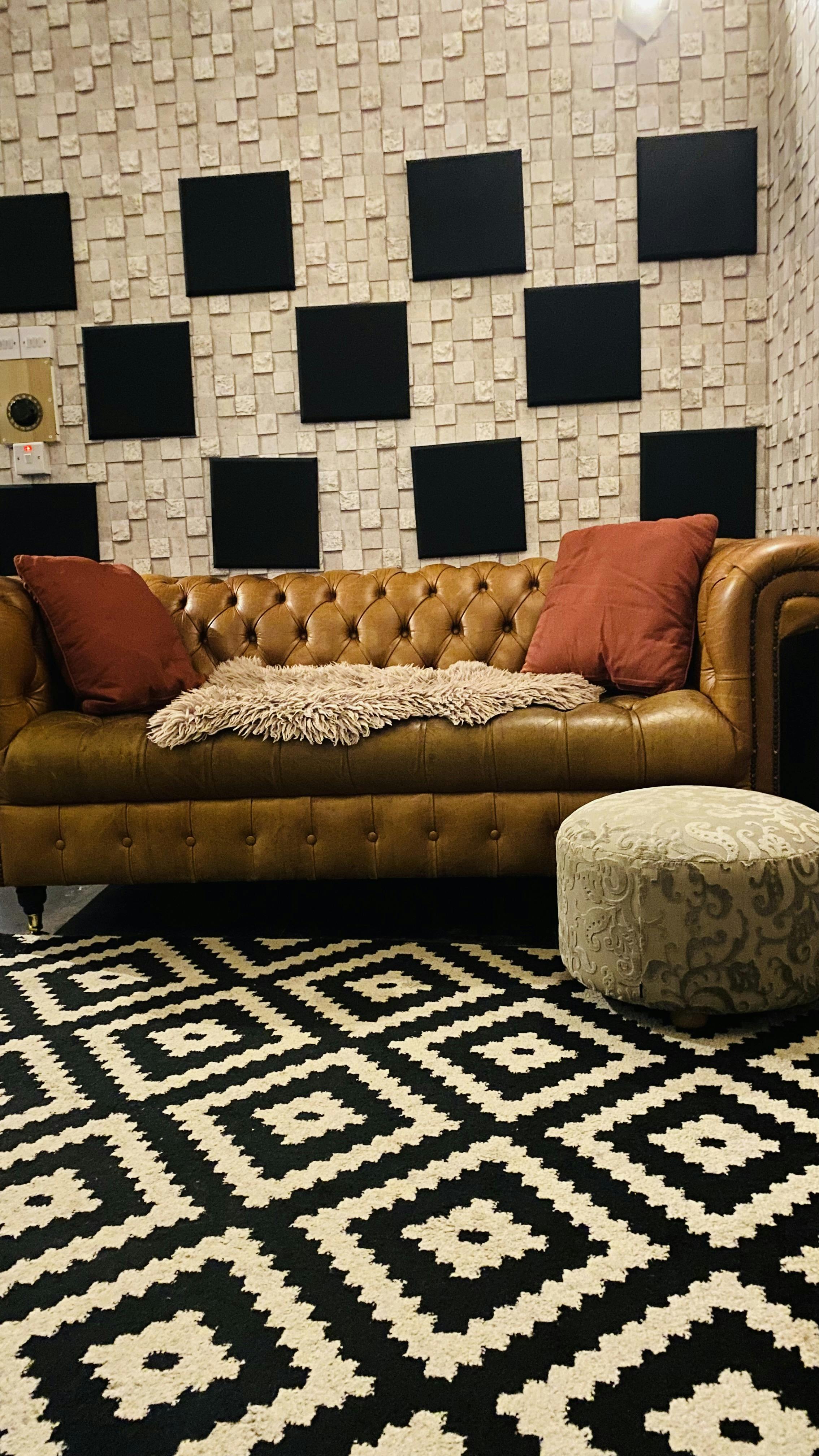 Stylish lounge with leather sofa, ideal for networking events and breakout sessions.