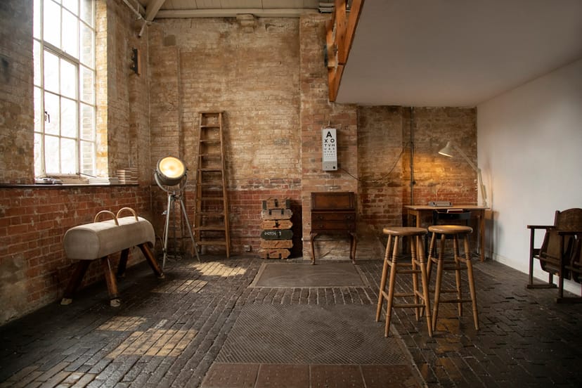 Versatile event space with rustic charm, ideal for workshops and gatherings.