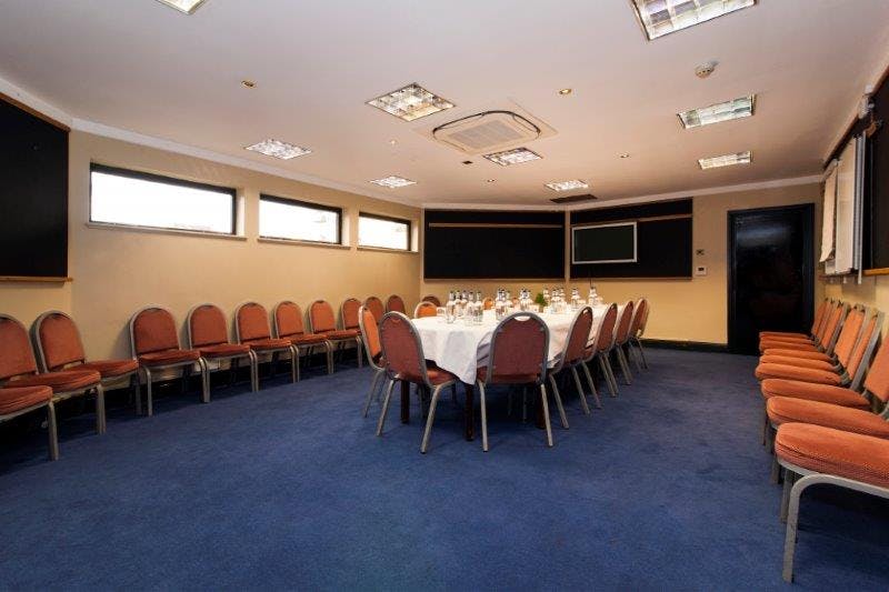 Boardroom at Doggett's Coat and Badge, round table, ideal for meetings and presentations.
