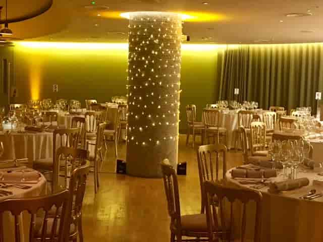 London museum banquet, column focal point, event venue