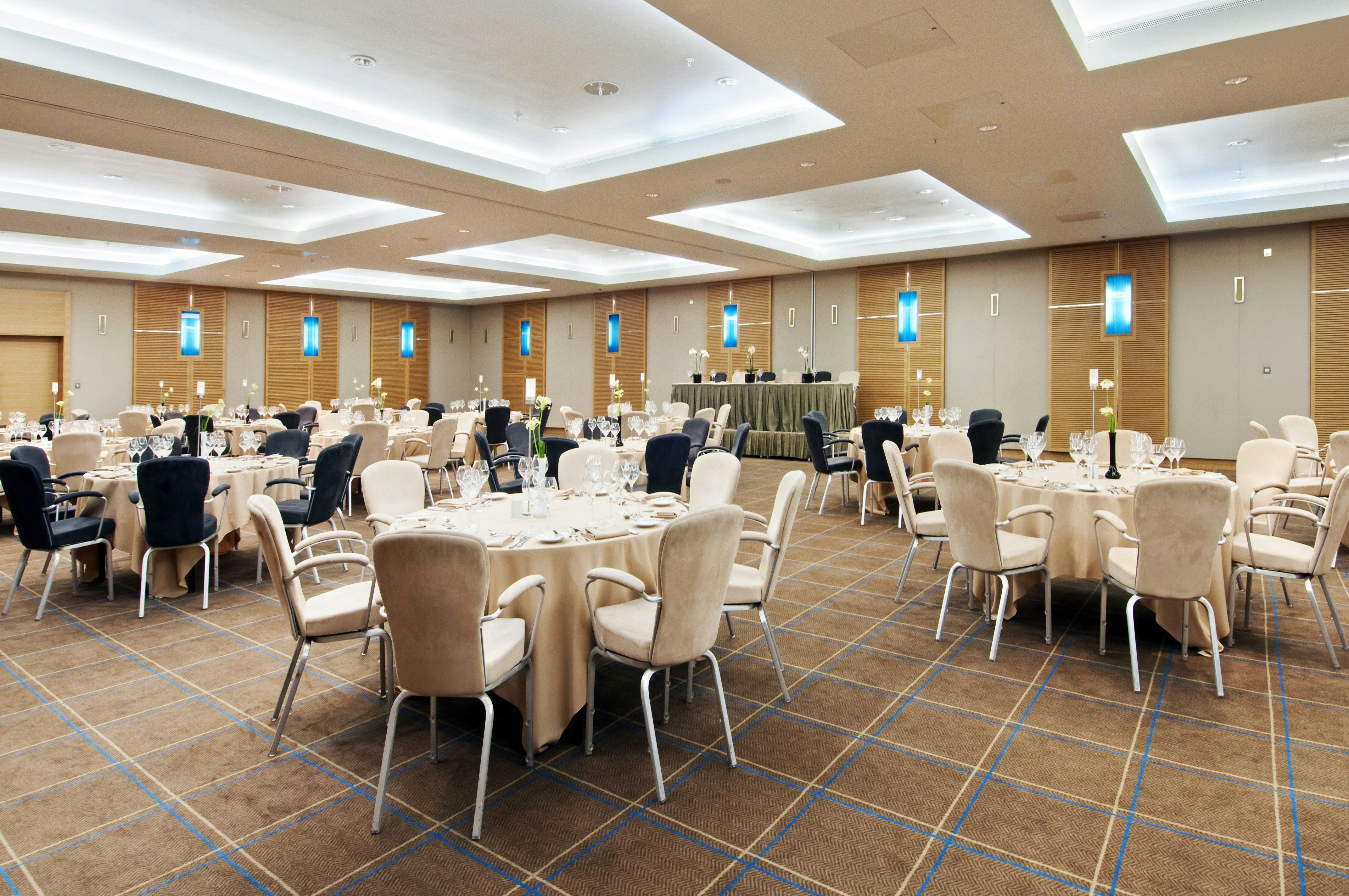 Quayside suite at Hilton London, elegant event space for weddings and corporate gatherings.