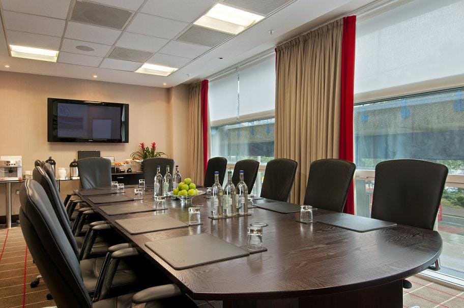 Hilton London Canary Wharf - Executive Boardroom image 1