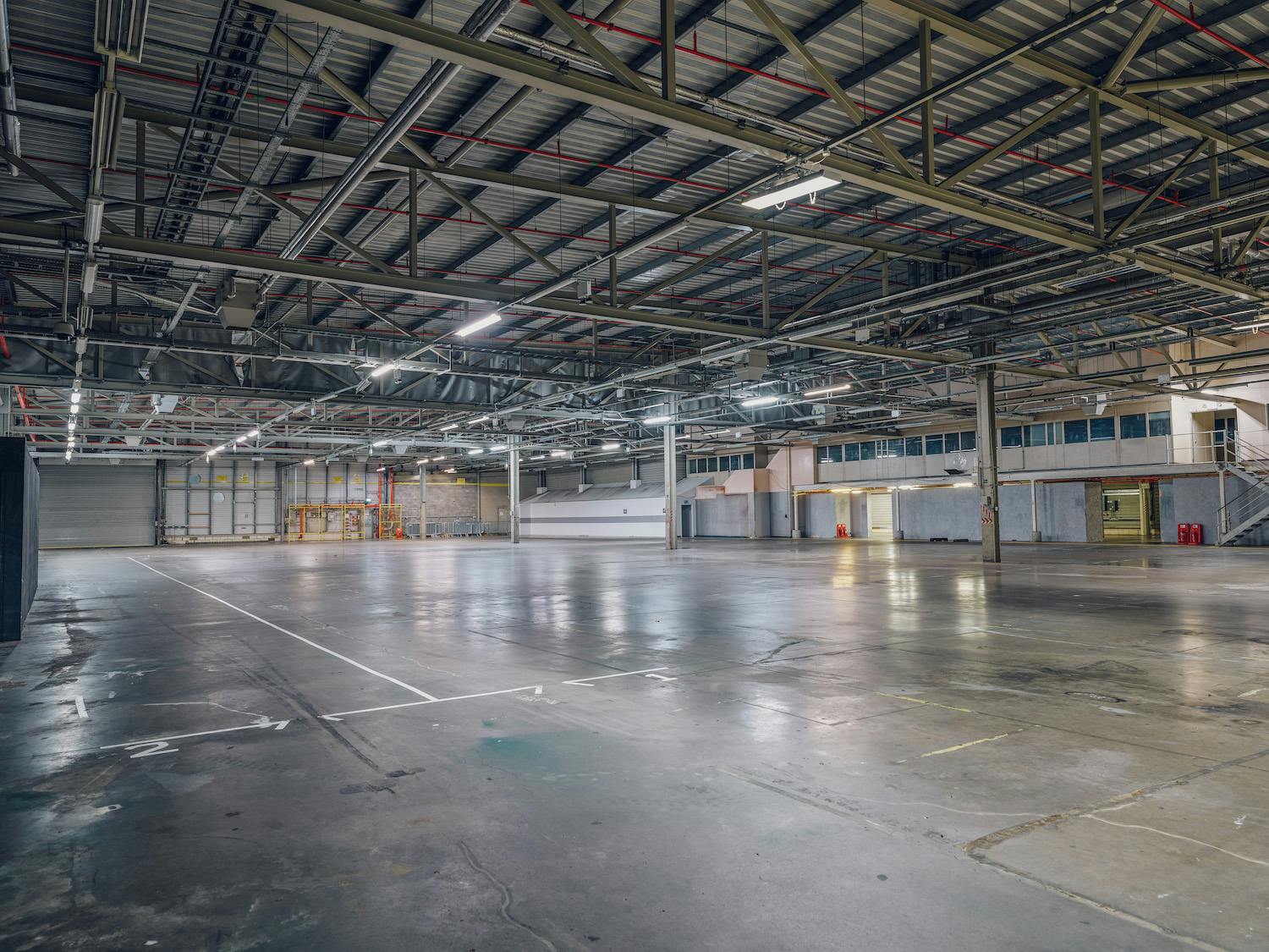 HSBC Printworks London: spacious industrial venue with high ceilings for corporate events.