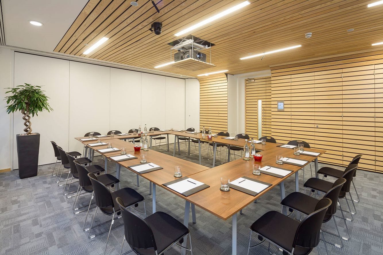 Hindle Room meeting space with U-shaped seating for workshops and presentations.