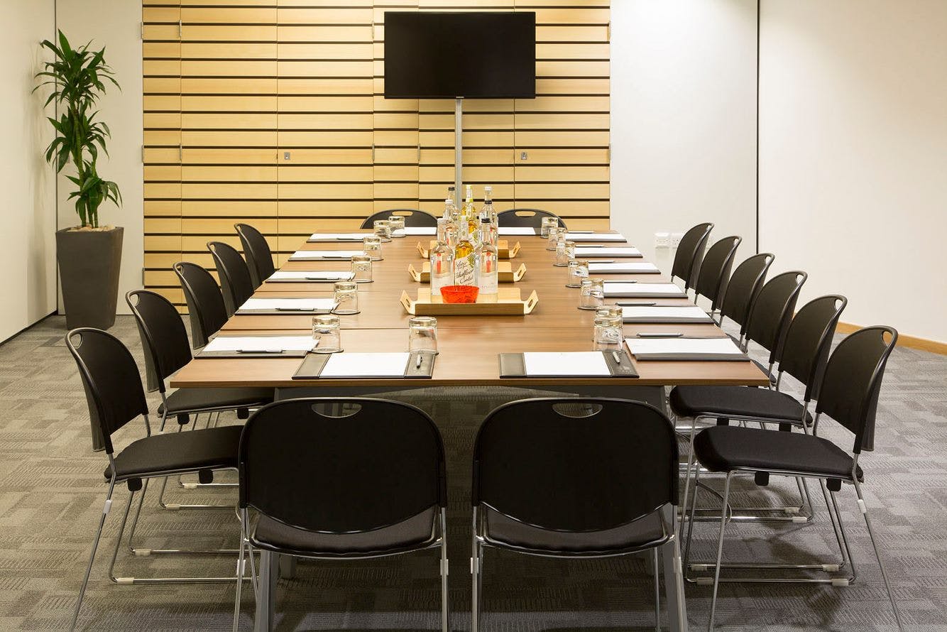 Cavell Room meeting space with long table, ideal for professional gatherings and presentations.