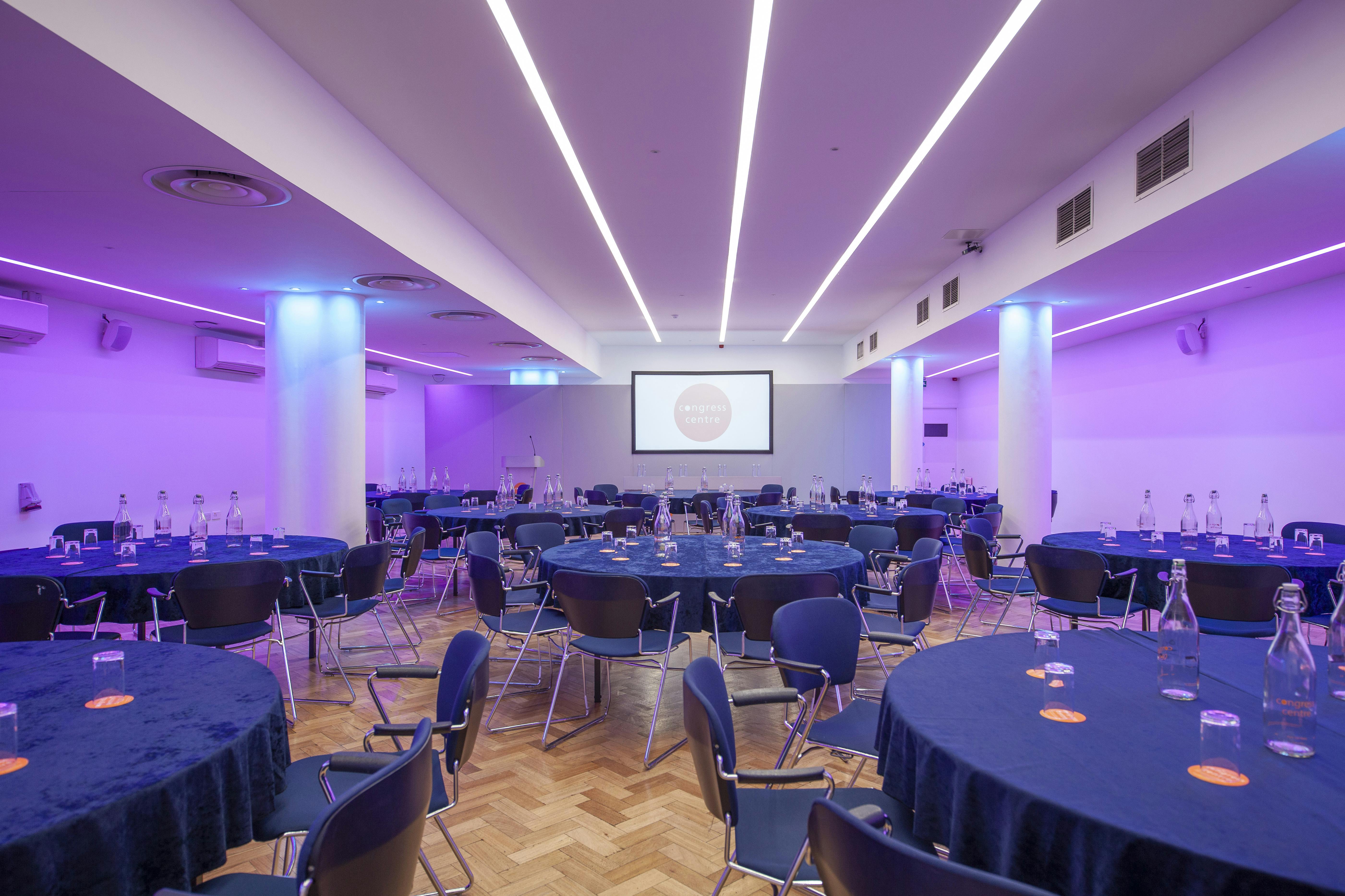 Modern Congress Suite with round tables, ideal for meetings and banquets.