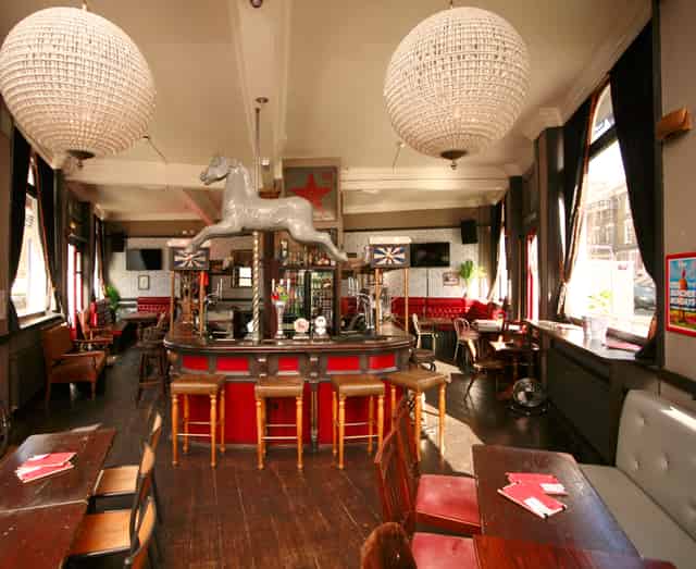 Star by Hackney Downs
