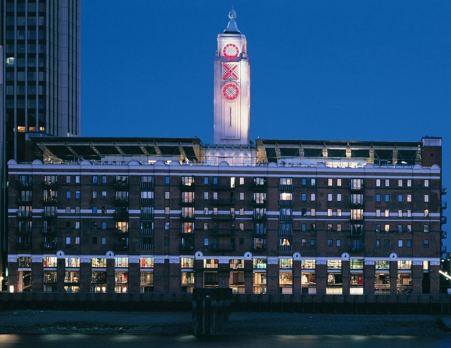 Oxo_Building_at_Night.jpg