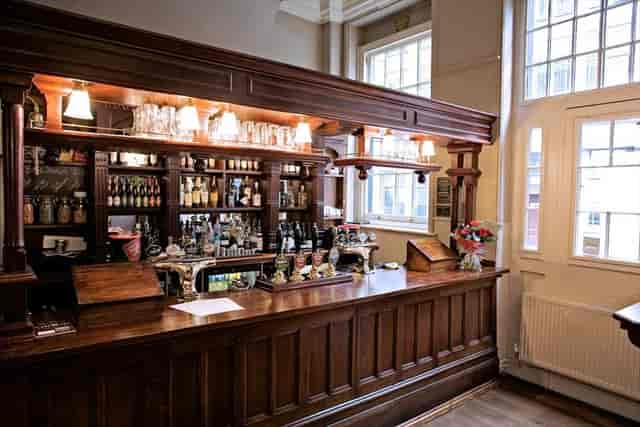 The Harrow pub bar, ideal for corporate networking mixers and hospitality events.