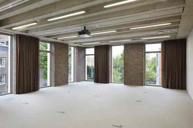 Versatile meeting space with natural light for corporate events and workshops at ORTUS Venue.