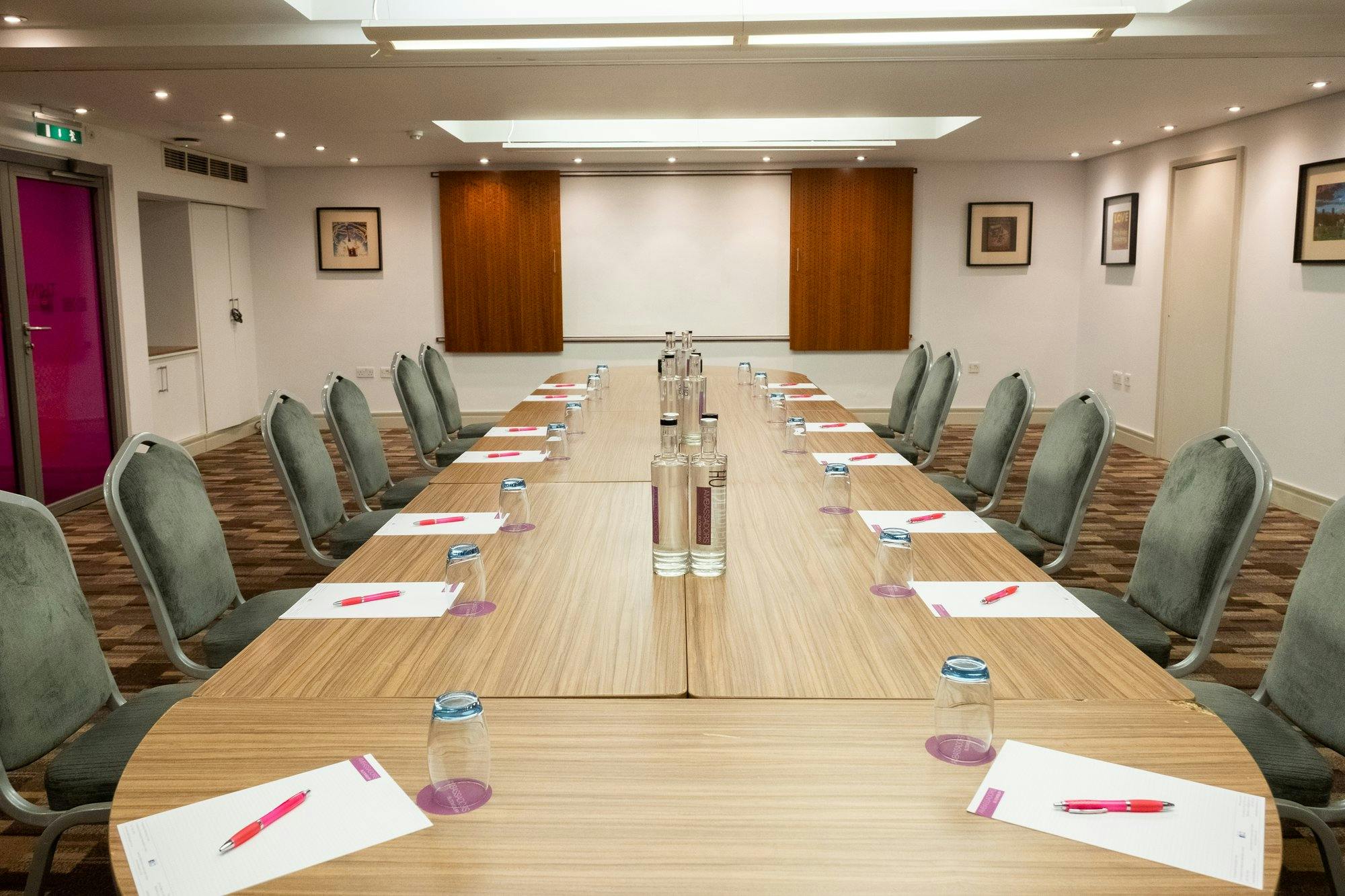 Innovate Suite meeting room at Ambassadors Bloomsbury Hotel, ideal for workshops and gatherings.