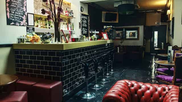 Apples and Pears Bar