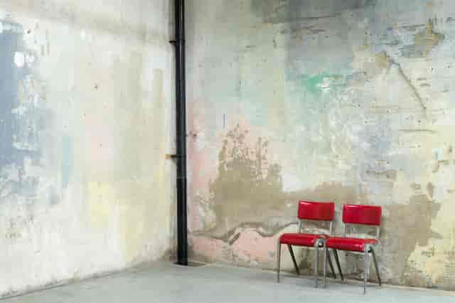 Minimalist meeting space with red chairs, perfect for intimate workshops and brainstorming sessions.