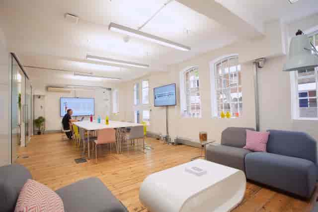 Modern meeting space with long table, ideal for collaborative events in Sutherland Labs.