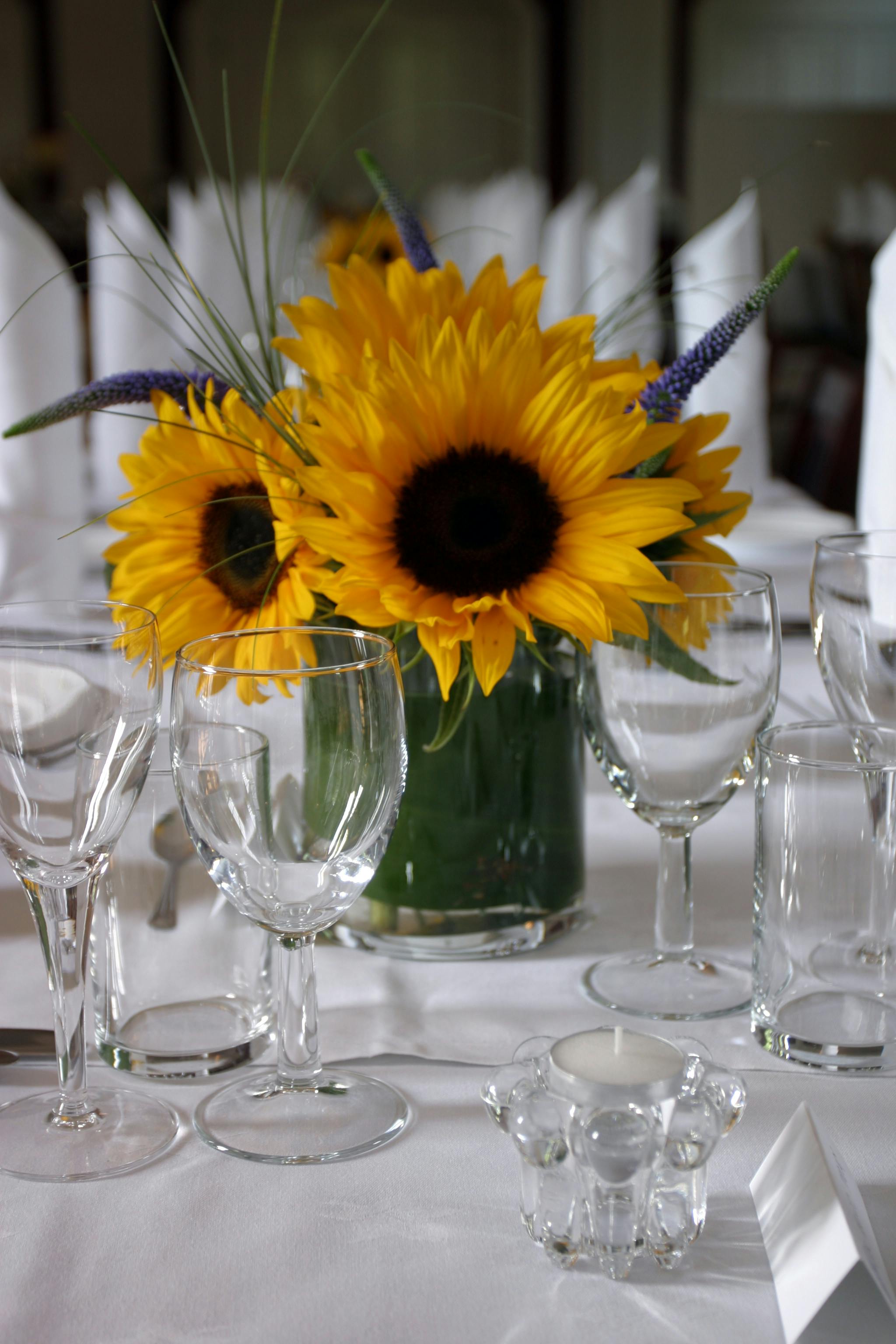 Maplethorpe Seminar Room with sunflower centerpiece for elegant dining events.