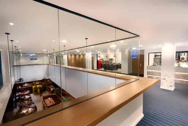Modern Players Lounge at Hotel Football, ideal for networking events and meetings.