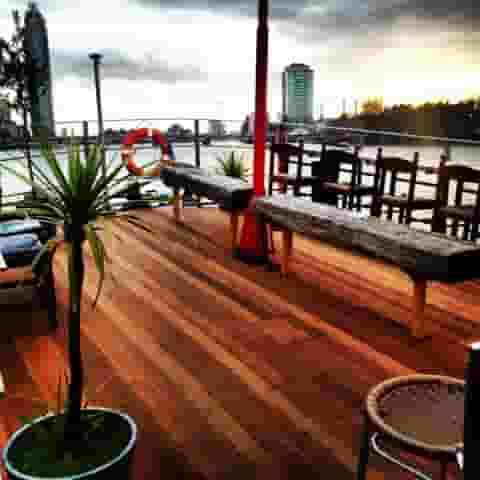 Tamesis Dock