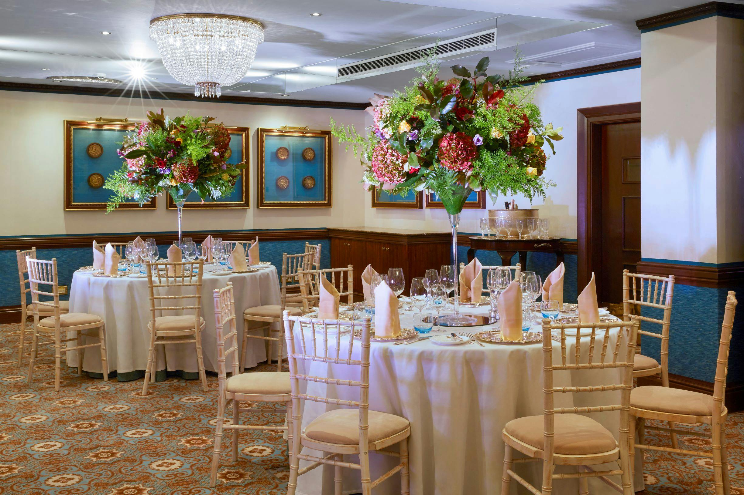 Elegant banquet room in Van Dyke Suite, perfect for weddings and corporate events.