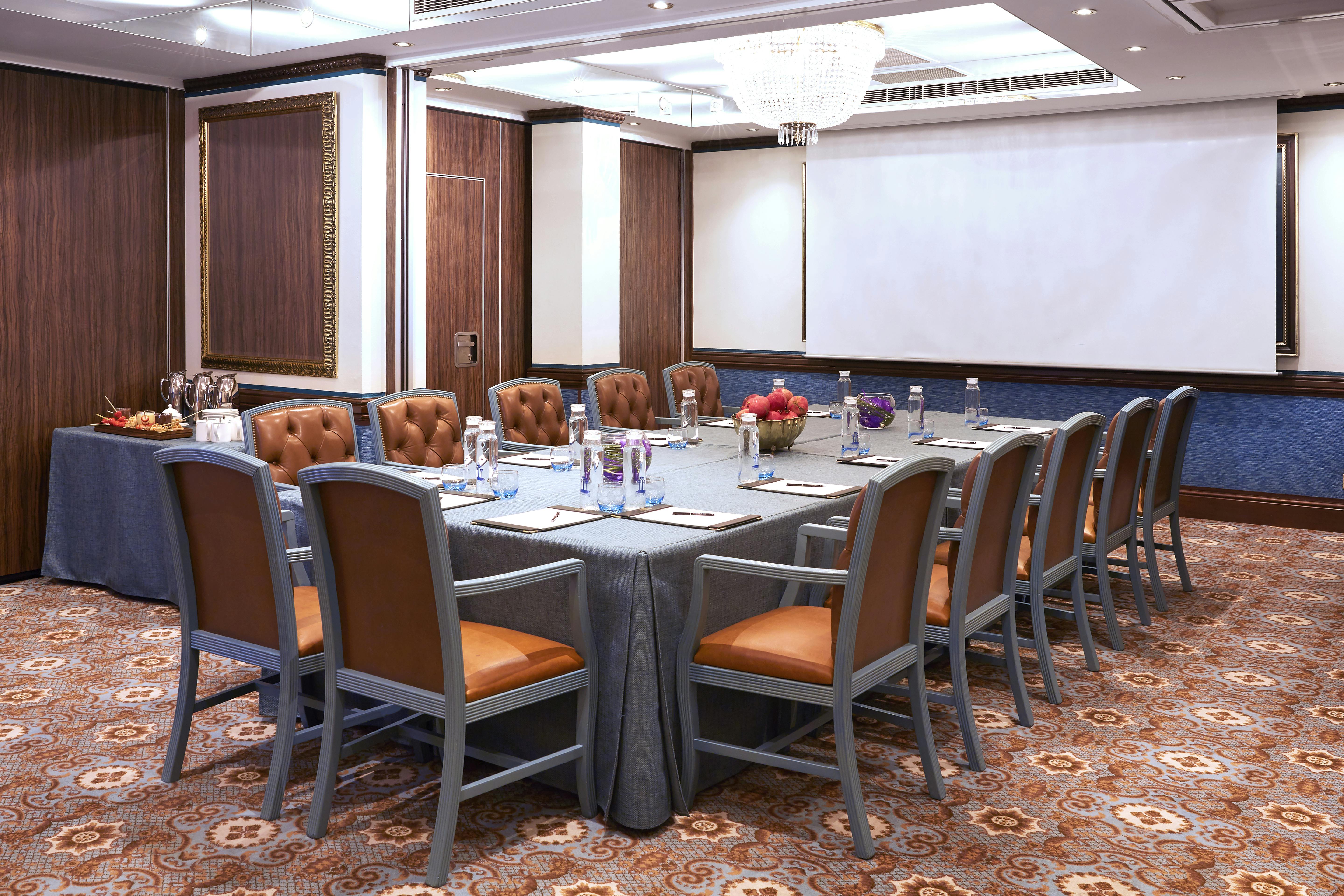 Van Gogh Room at The Rubens: elegant meeting space with projector for professional events.