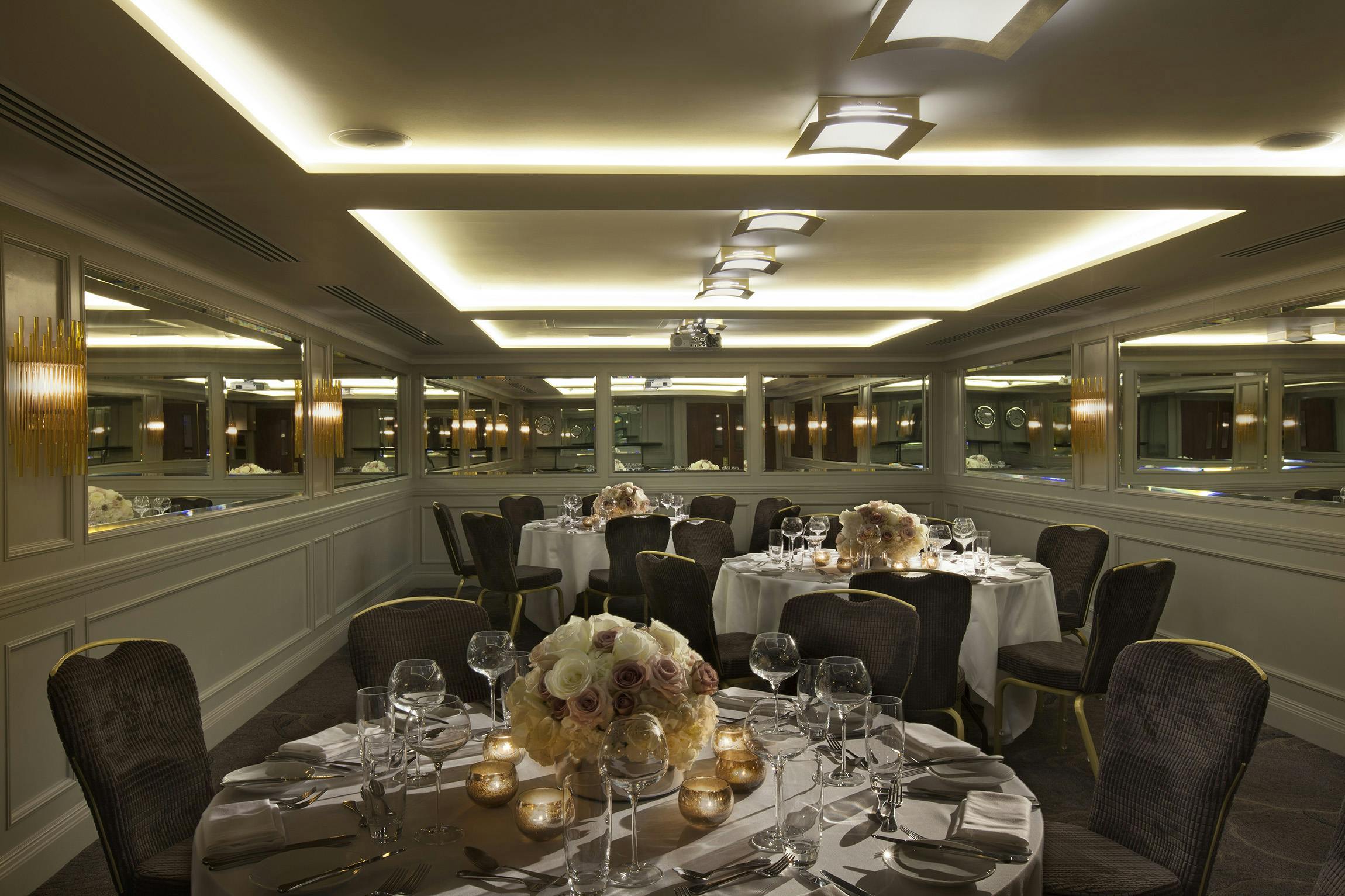 Elegant event space at Radisson Blu, London for corporate dinners and upscale gatherings.