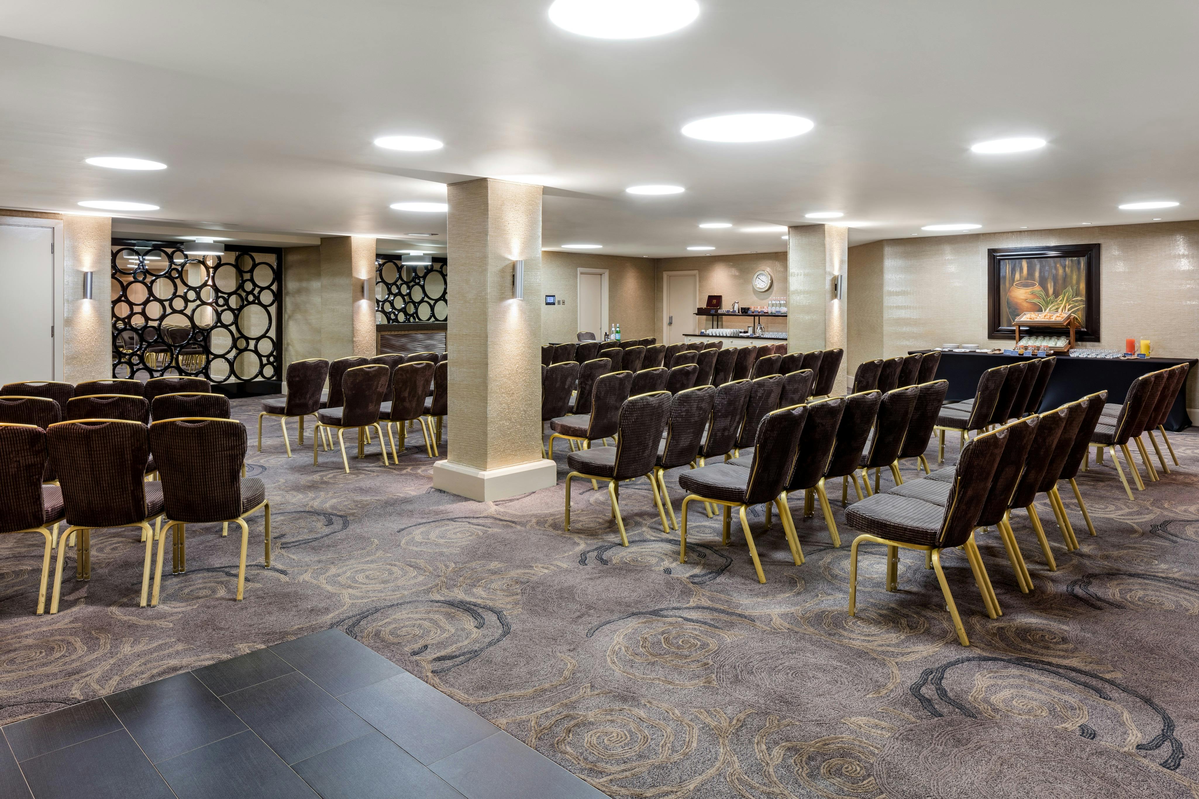 Elegant meeting space at Radisson Blu, London for corporate events and seminars.