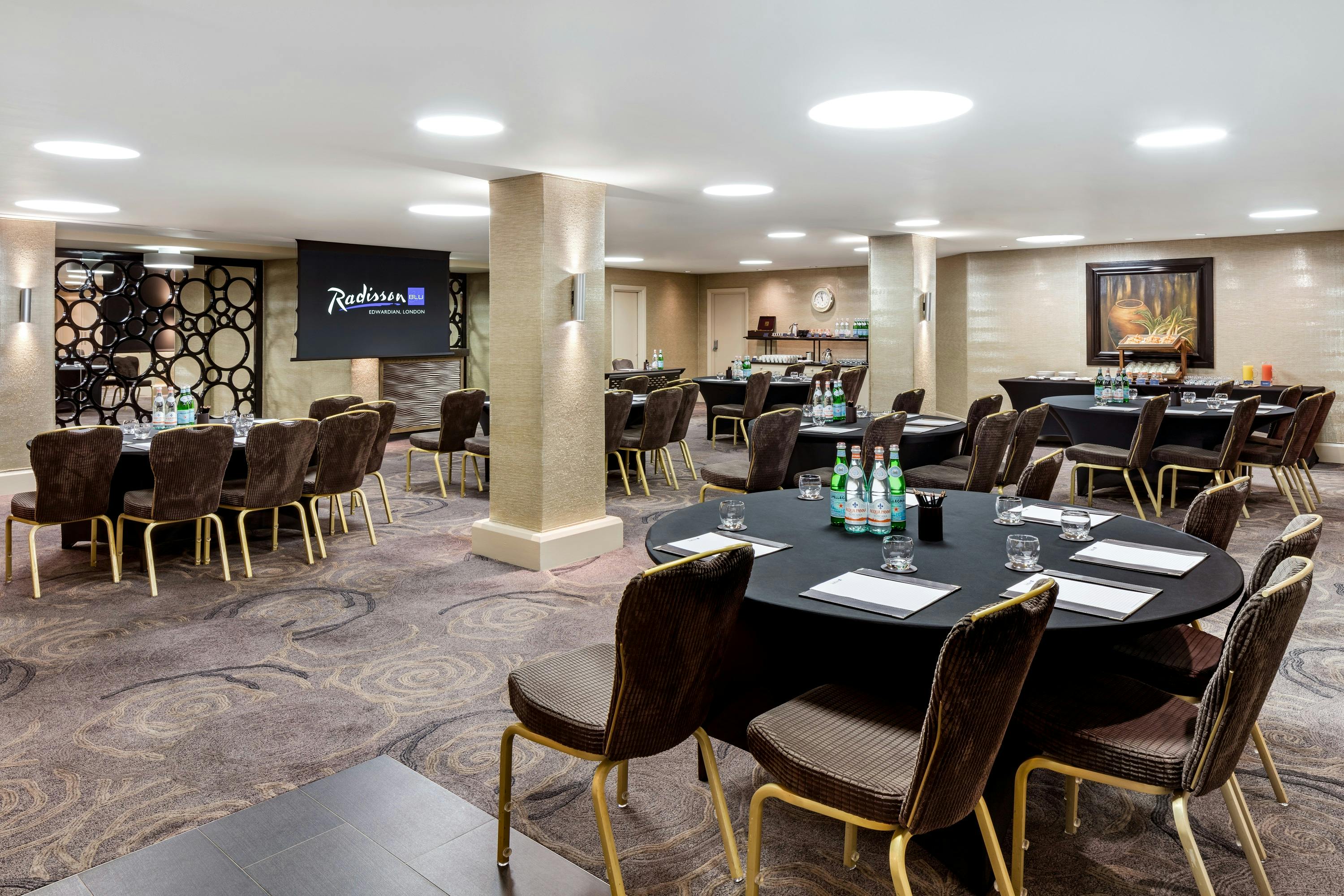 Radisson Blu Hotel, London Euston Square - Warren image 1
