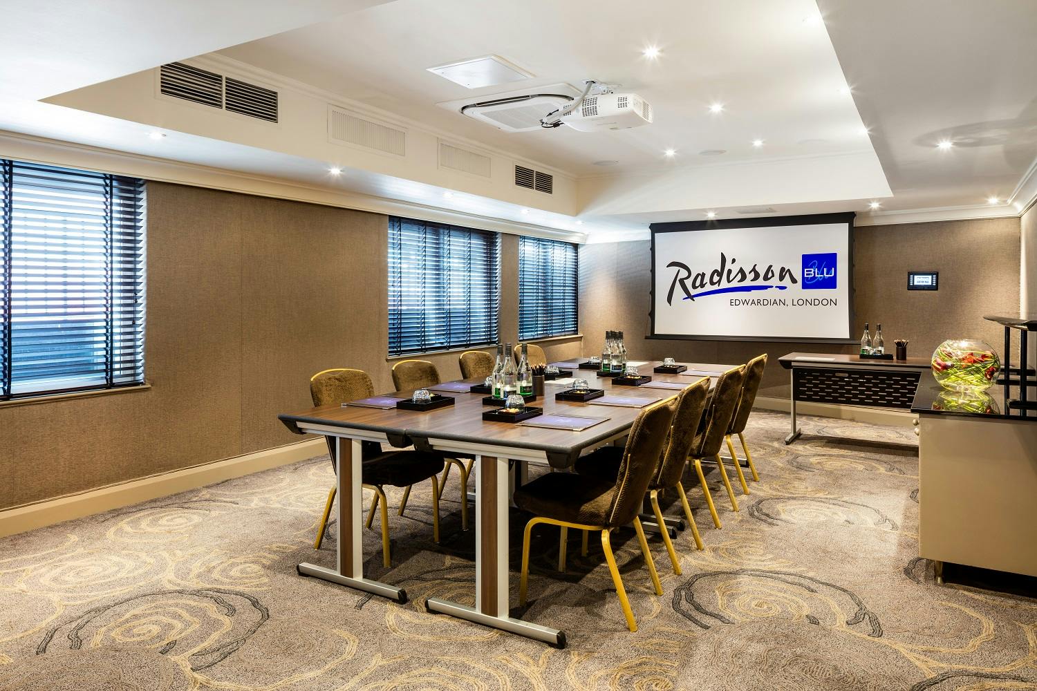 Private Room 9 at Radisson Blu London: modern meeting space with large conference table.