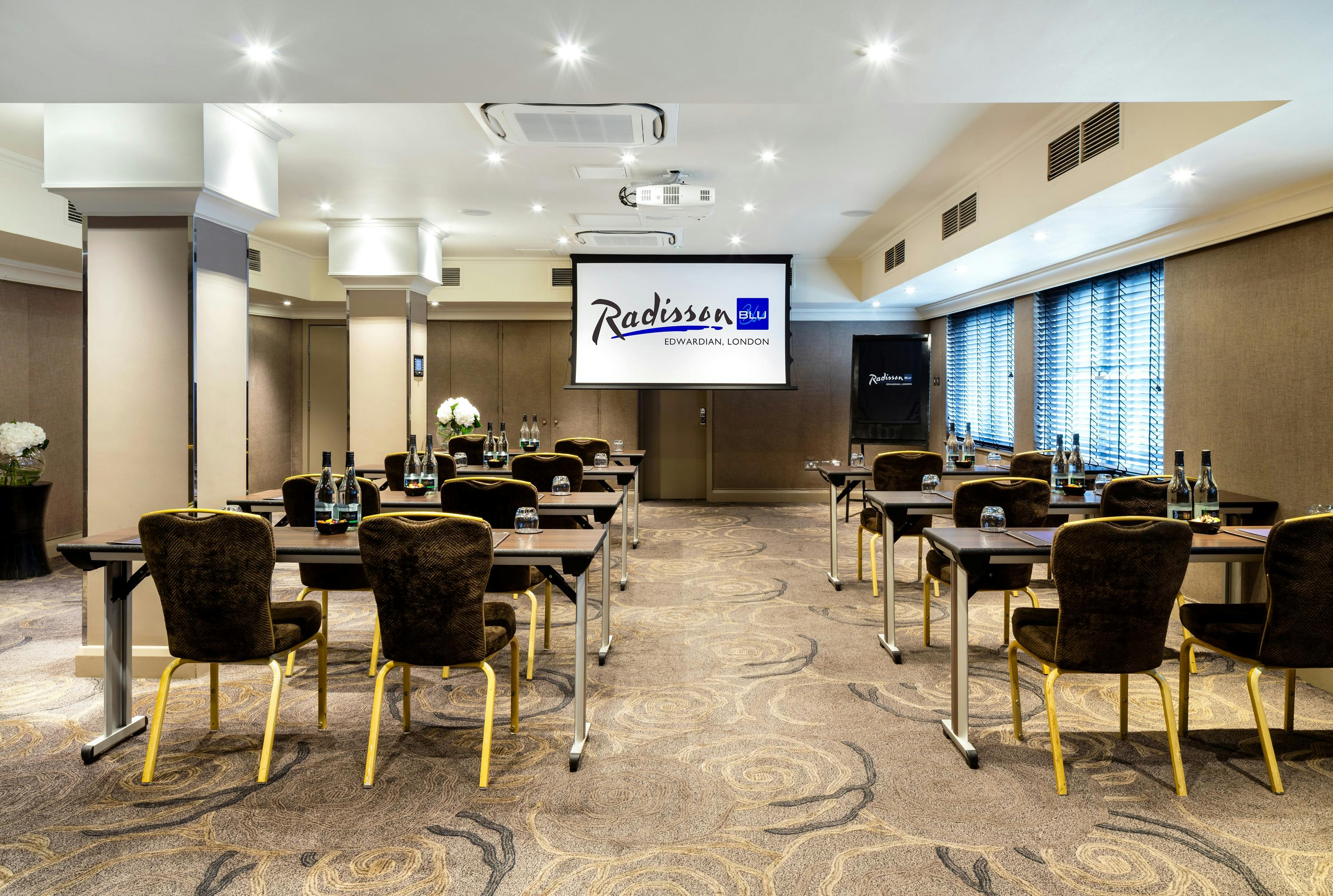 Private Room 10 at Radisson Blu, U-shaped meeting space for corporate events.