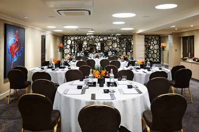 Victoria & Albert Suite