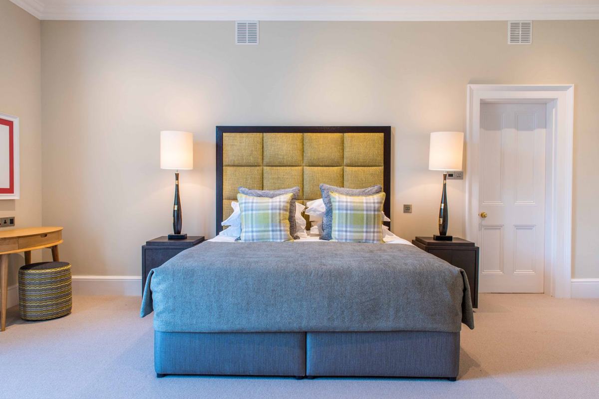 Oatlands Park Hotel bedroom