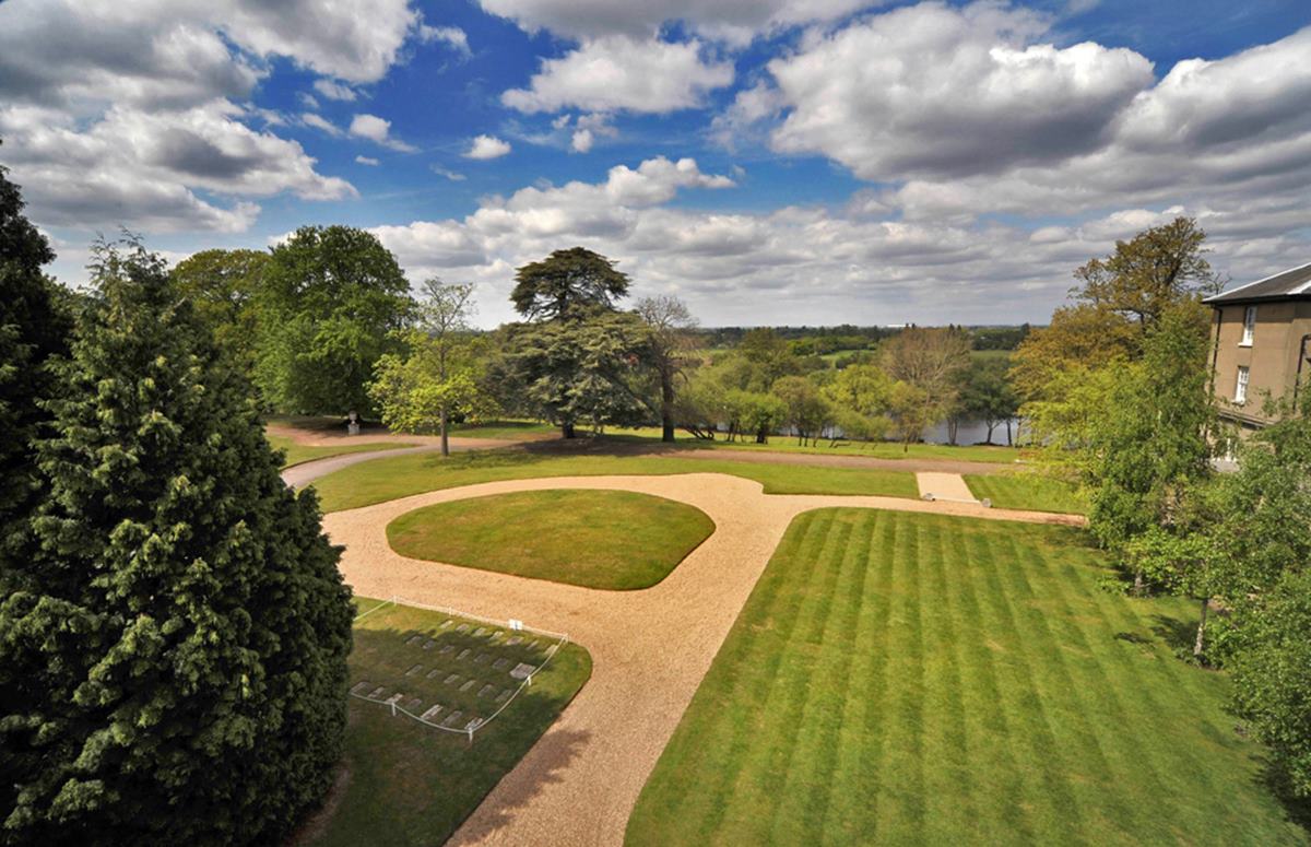 Oatlands Park Hotel gardens